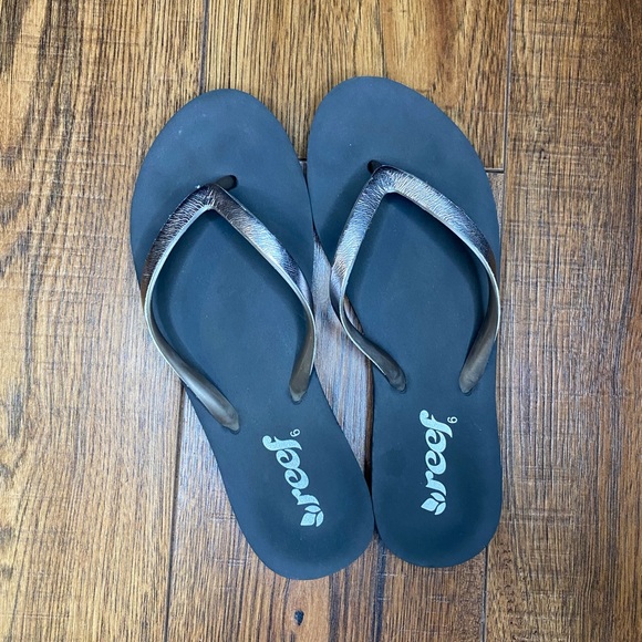 Reef Flip Flops - Like New! - Picture 2 of 3